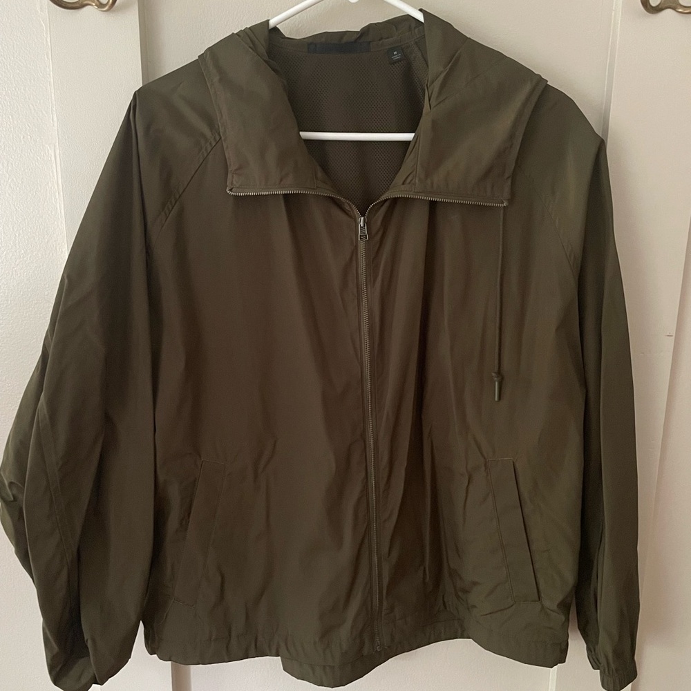 Uniqlo rain jacket olive green in medium